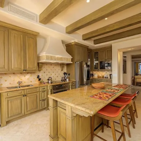 2 Bd 5-Star Beachfront Hacienda