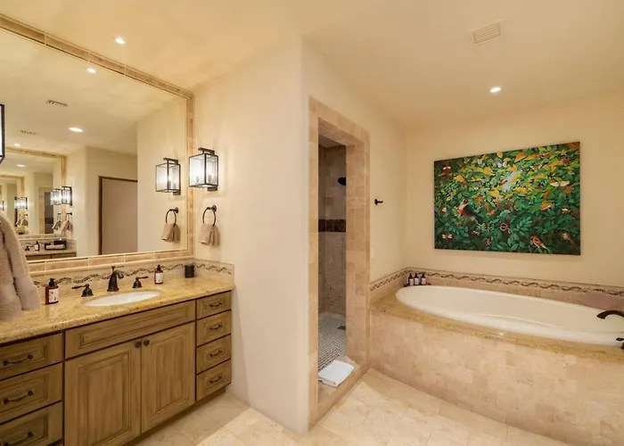 2 Bd 5-star Beachfront Hacienda *